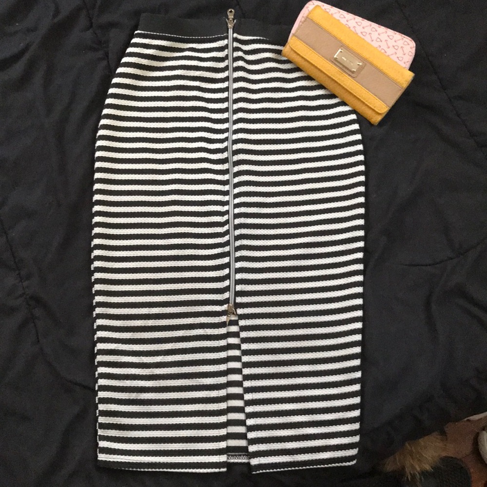 BOOHOO Beautiful black & white skirt Size 6 EU 38